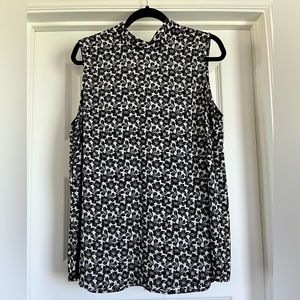 Sleeveless high neck blouse